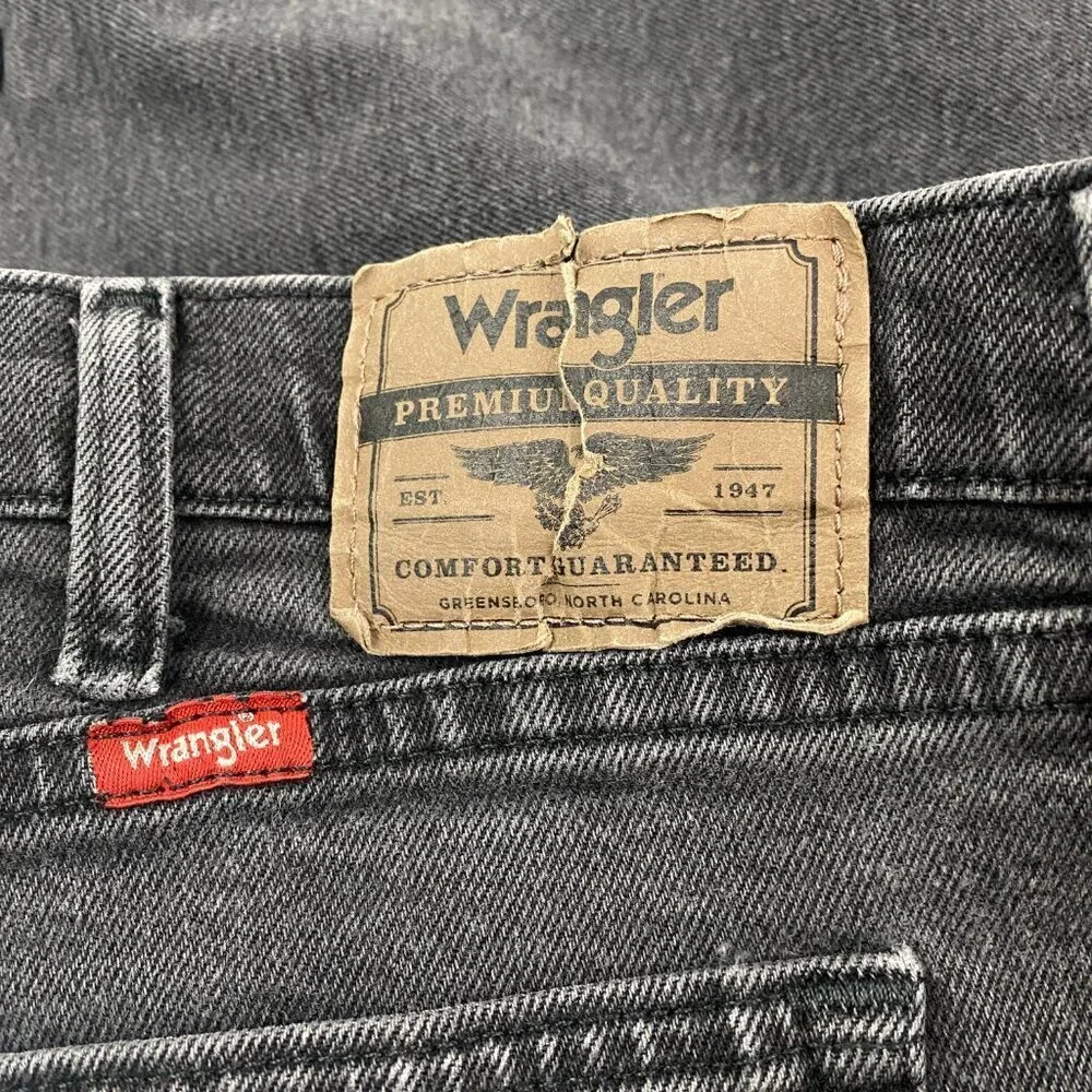 Wrangler Straight‎ Leg Men's size 42x30 Black Denim jeans